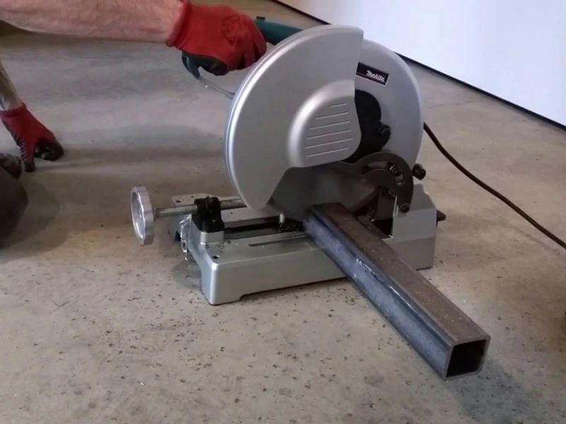 Cách cưa sắt bằng máy cắt